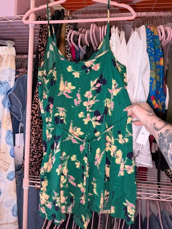 Uniqlo Green Floral V-Neck Romper with Spaghetti Straps - Picture 6 of 6